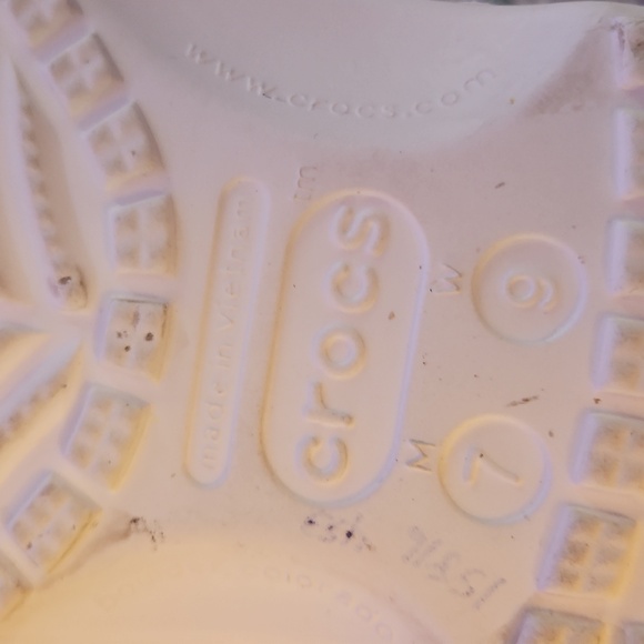 Vera Bradley Crocs Collectible - Picture 7 of 9